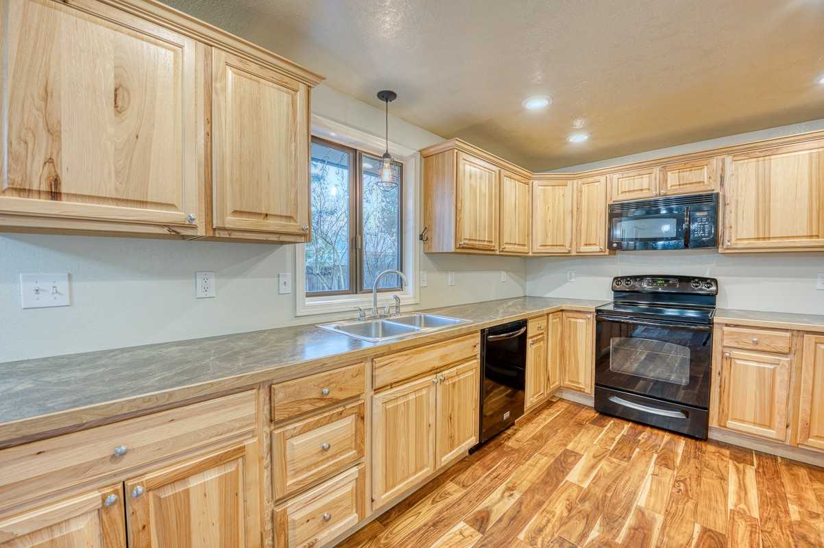 989 E Valencia St - Photo 5 of 22