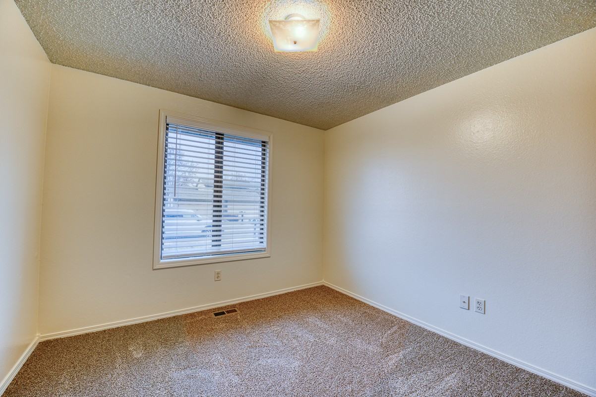 989 E Valencia St - Photo 3 of 22