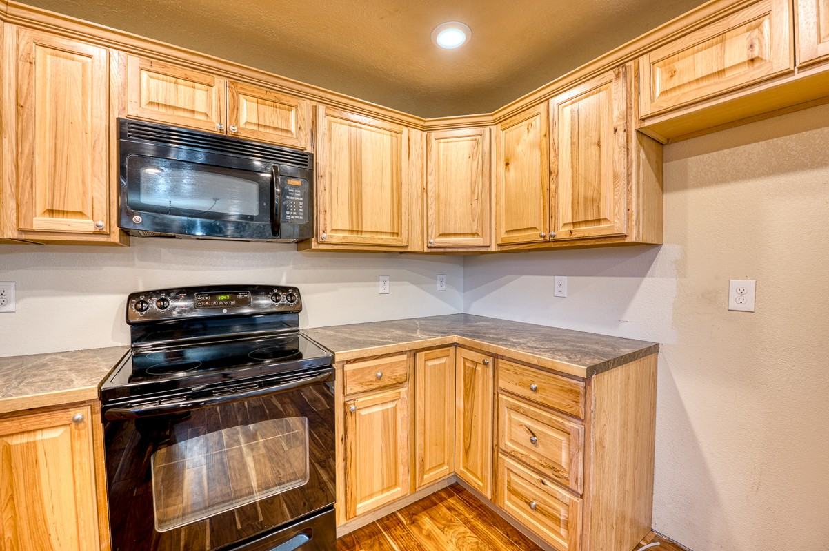 989 E Valencia St - Photo 6 of 22