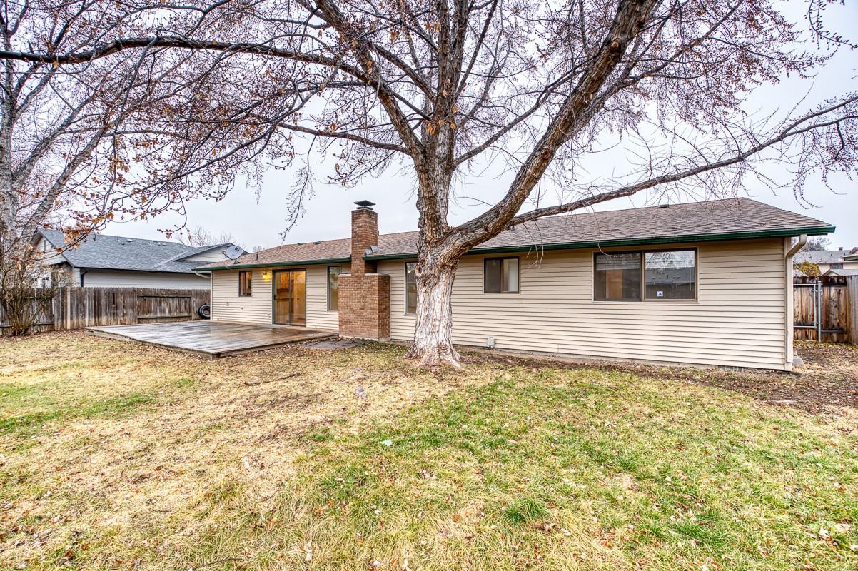 989 E Valencia St - Photo 2 of 22