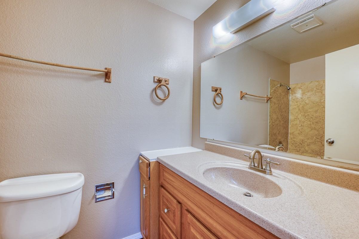 989 E Valencia St - Photo 4 of 22