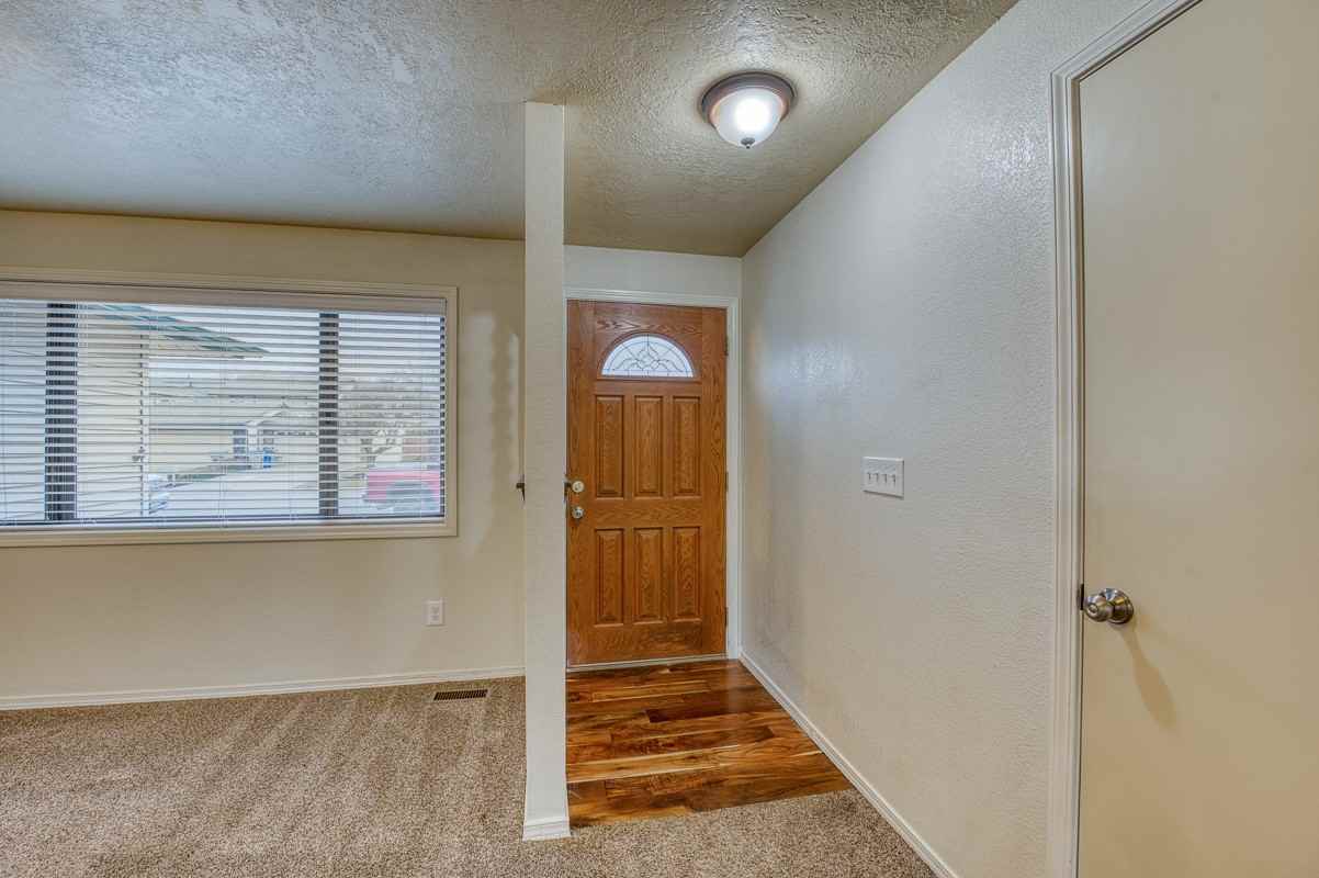 989 E Valencia St - Photo 6 of 22