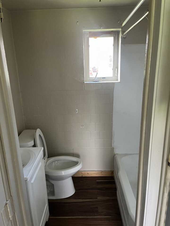 1256 Cedarview Dr E - Photo 2 of 7