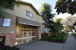 featured image of 15128-44 Burbank Boulevard