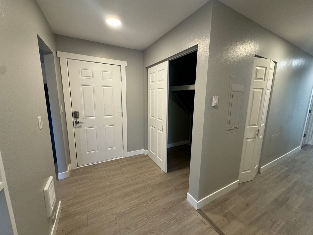 Standard 20 Apartments - Photo 3 of 16