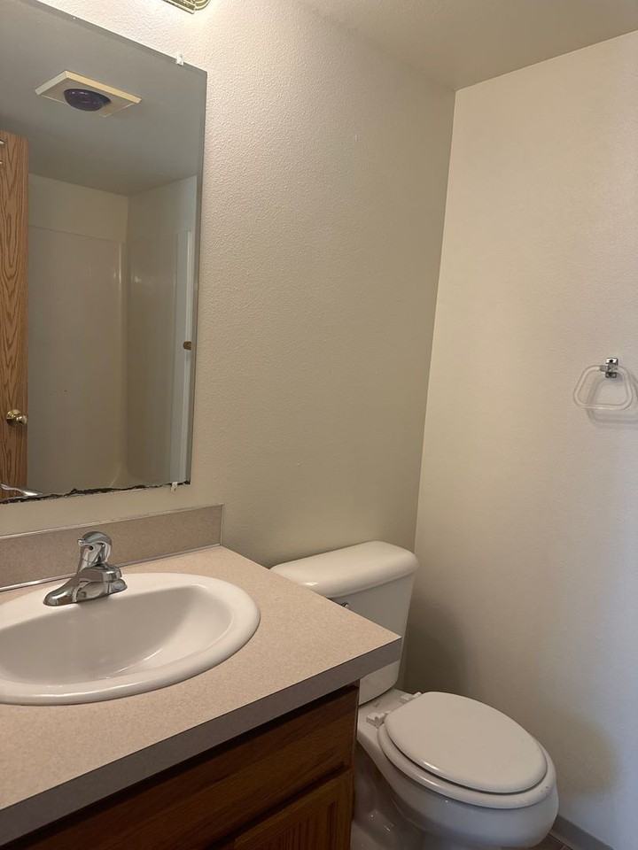 110-112 Pacific Ct - Photo 3 of 4