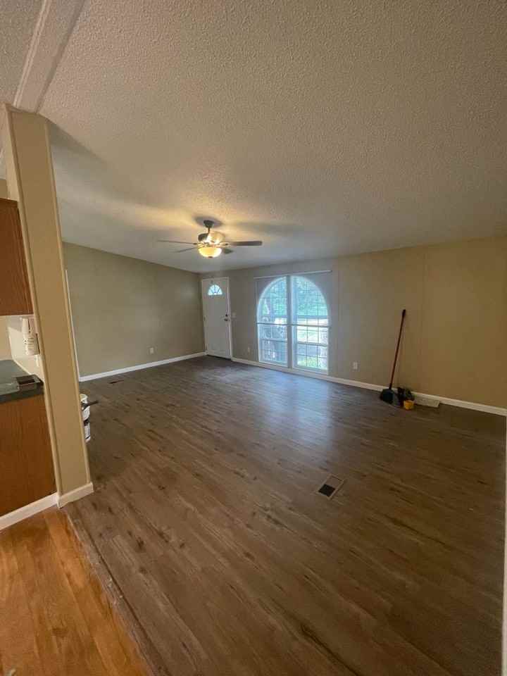 136 Sonnyland Dr - Photo 3 of 27