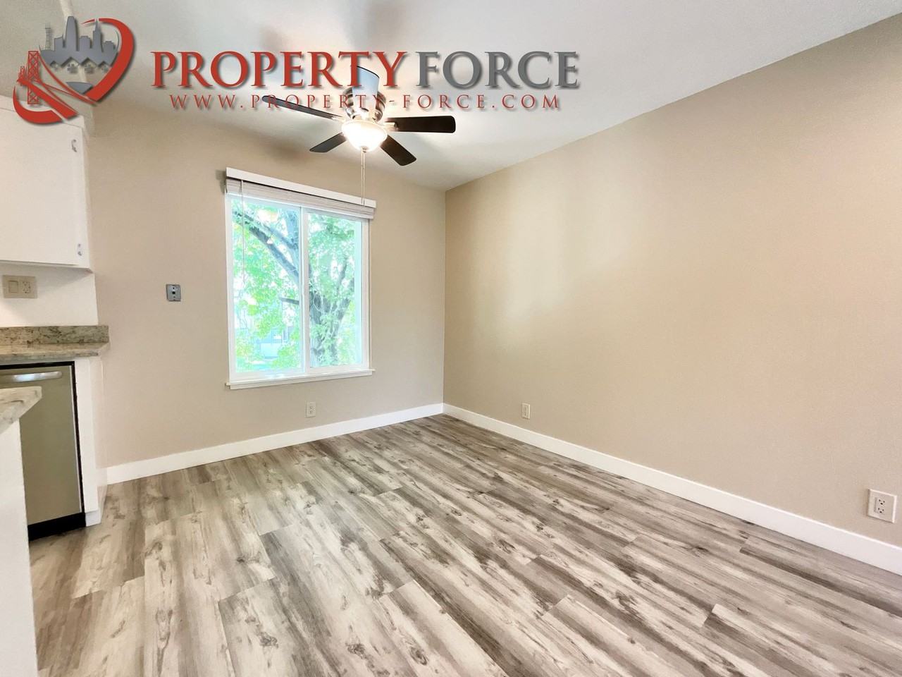 946 Tamarack Ln - Photo 5 of 18