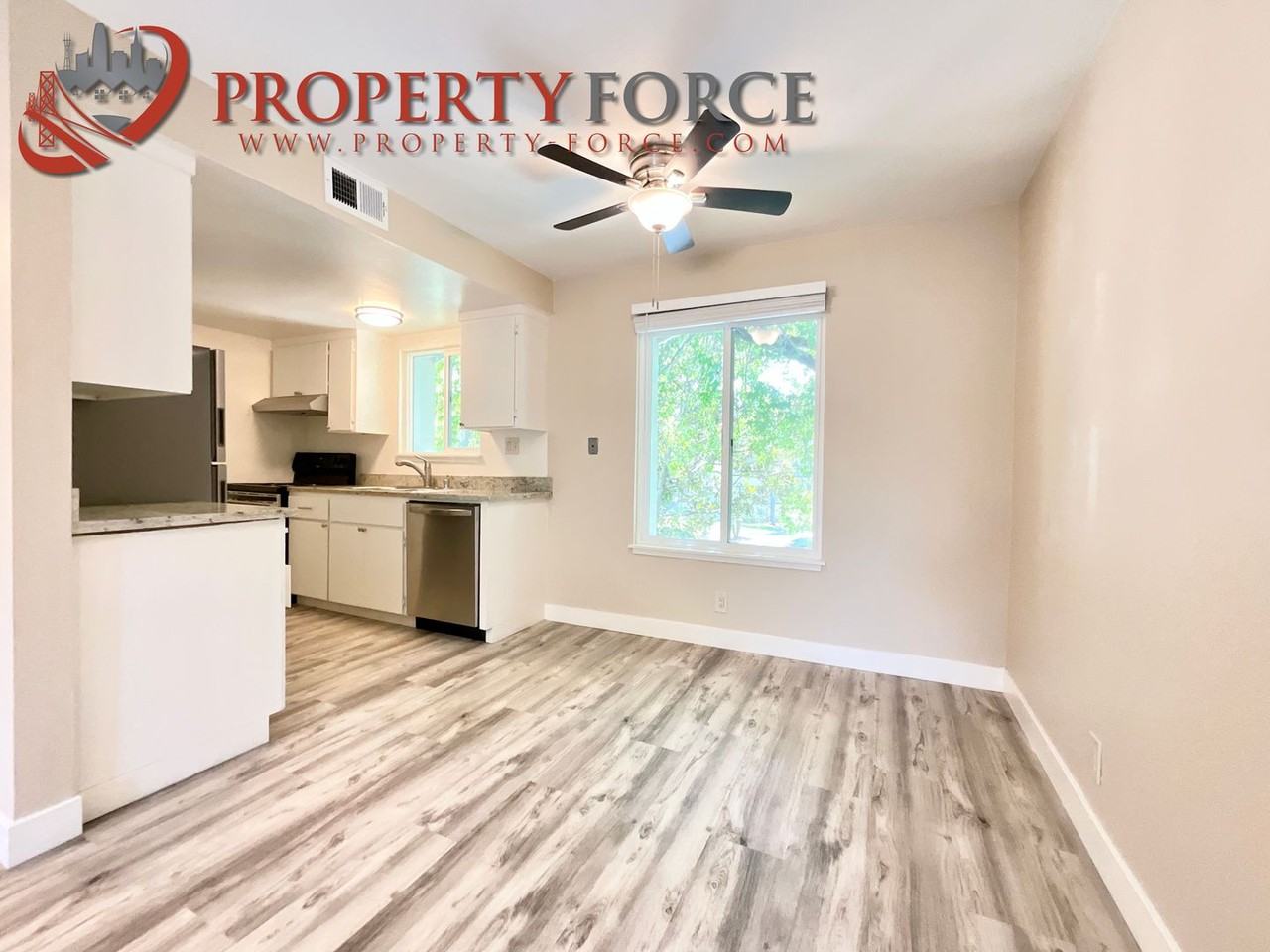 946 Tamarack Ln - Photo 3 of 18