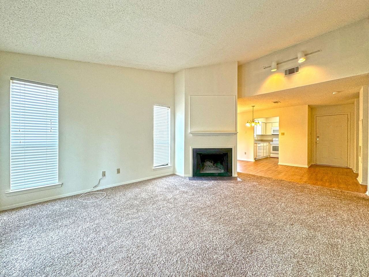 4321 Lake Shore Villa Dr - Photo 5 of 12