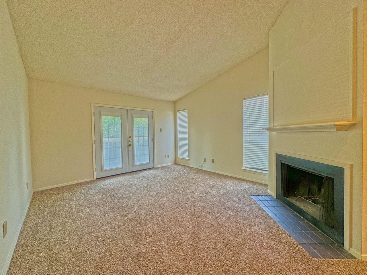 4321 Lake Shore Villa Dr - Photo 6 of 12