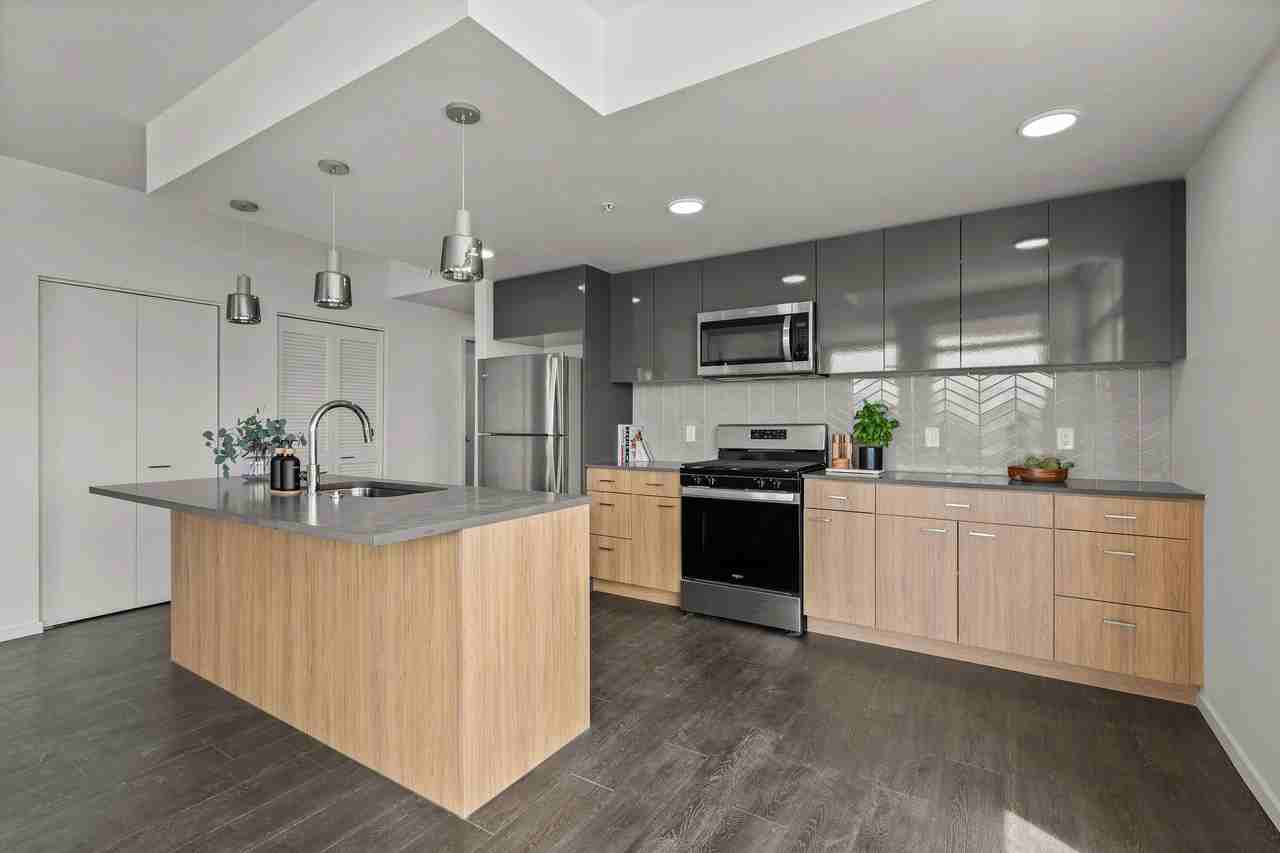 Splash Apartments - Photo 3 of 31