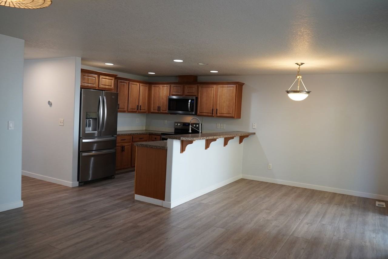 7014 Ne 55th St - Photo 2 of 16