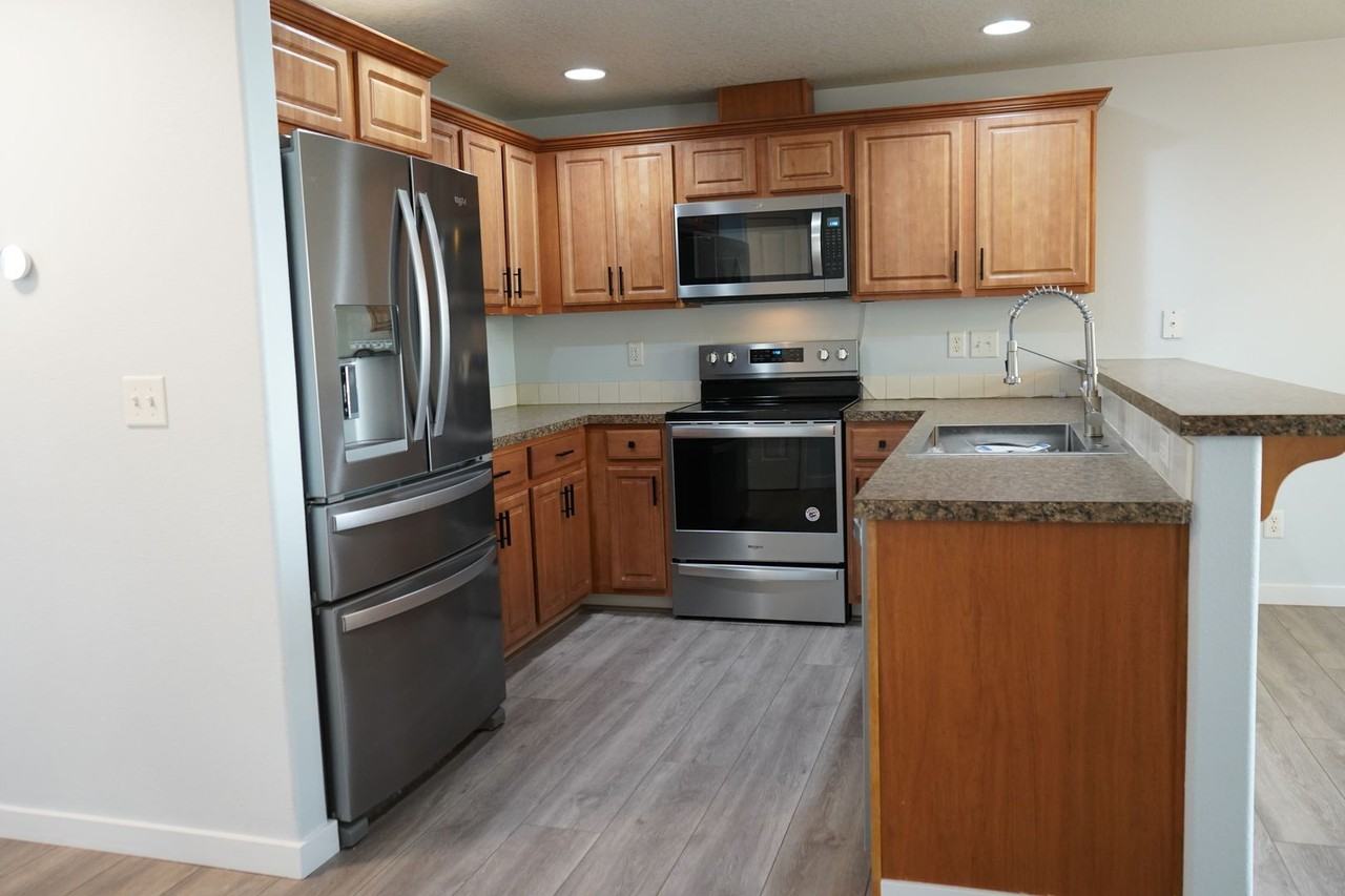 7014 Ne 55th St - Photo 3 of 16