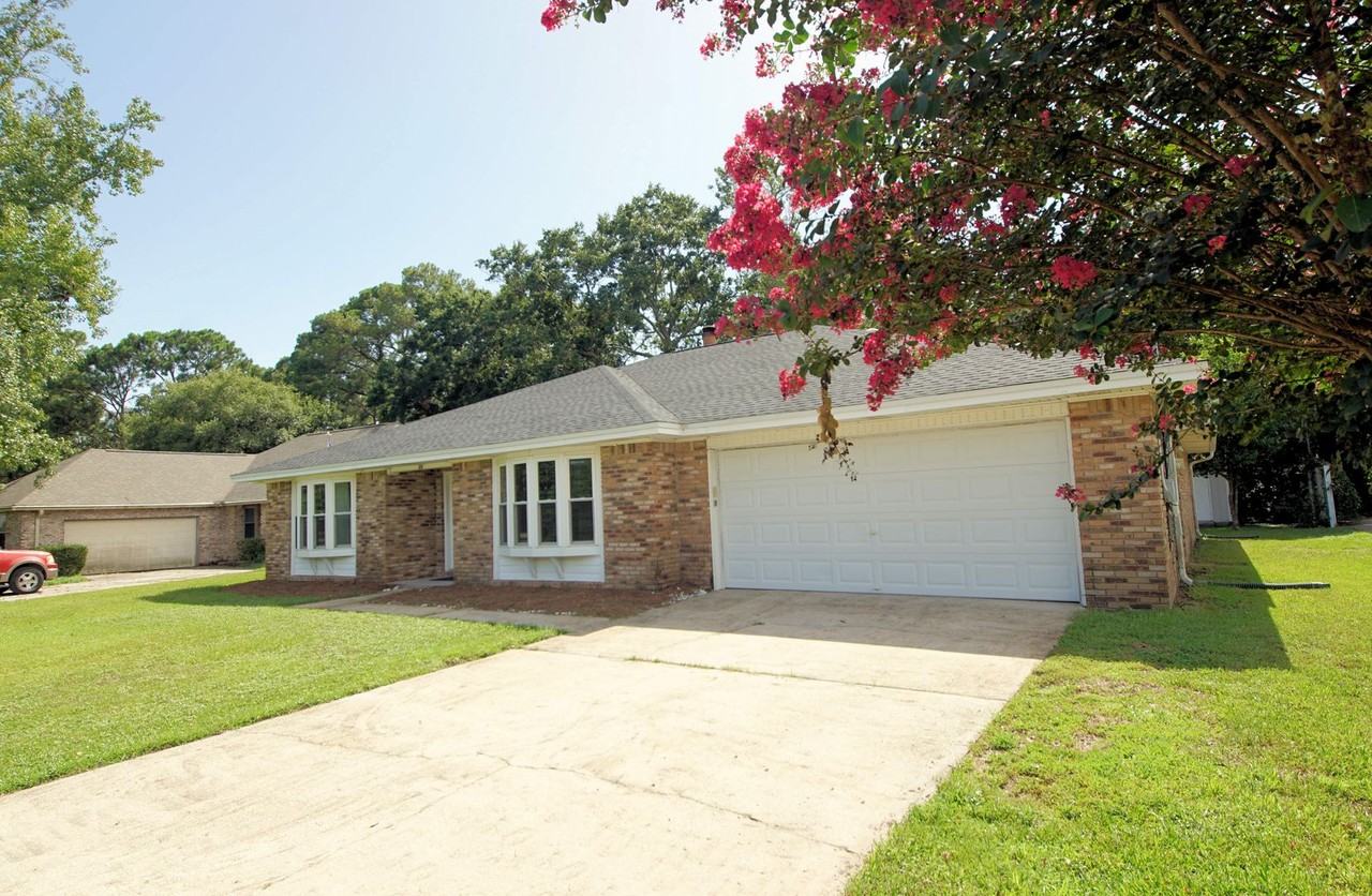 211 Brian Cir - Photo 2 of 40