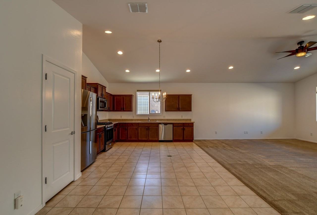 6222 Goldfinch Dr - Photo 4 of 31