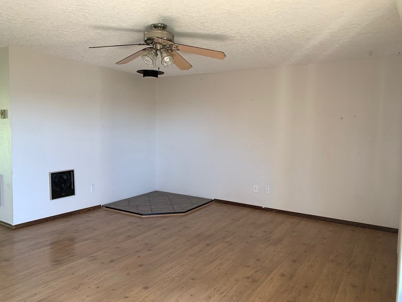 603 Columbia Dr - Photo 2 of 9