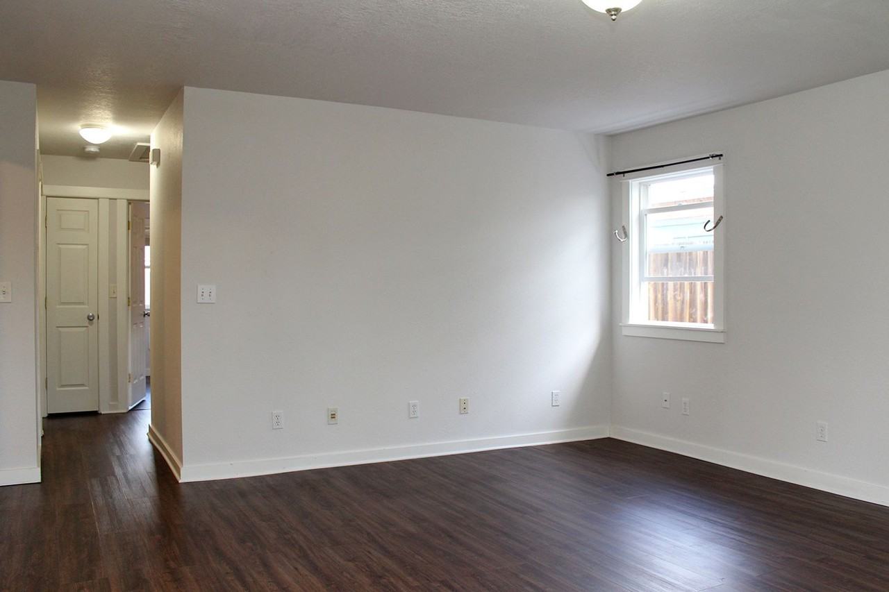 5933 Se Franklin St - Photo 4 of 24
