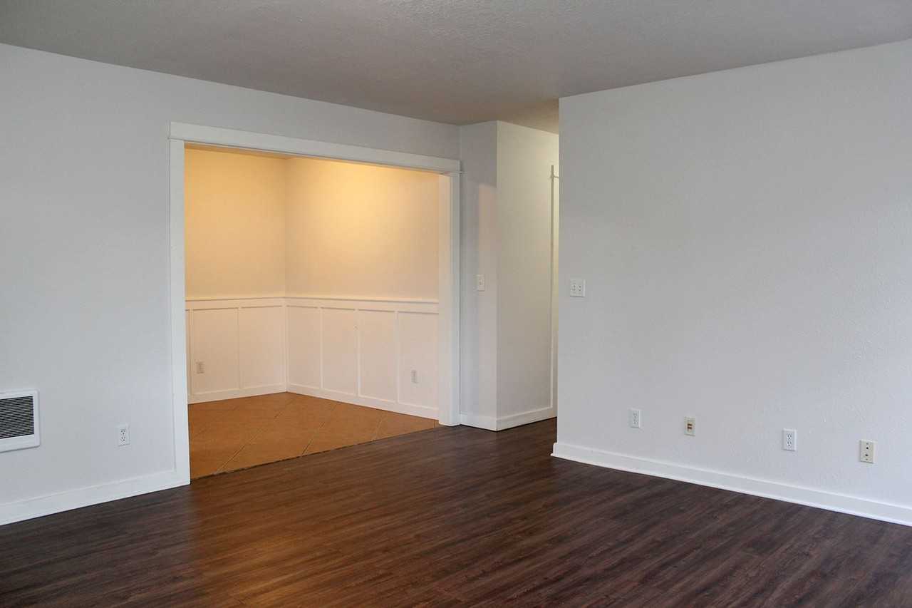 5933 Se Franklin St - Photo 5 of 24