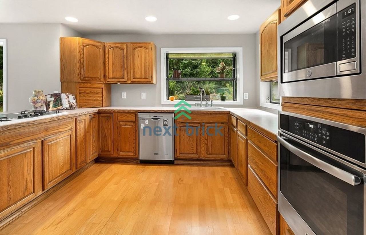 9218 215th Ave Ne - Photo 3 of 11