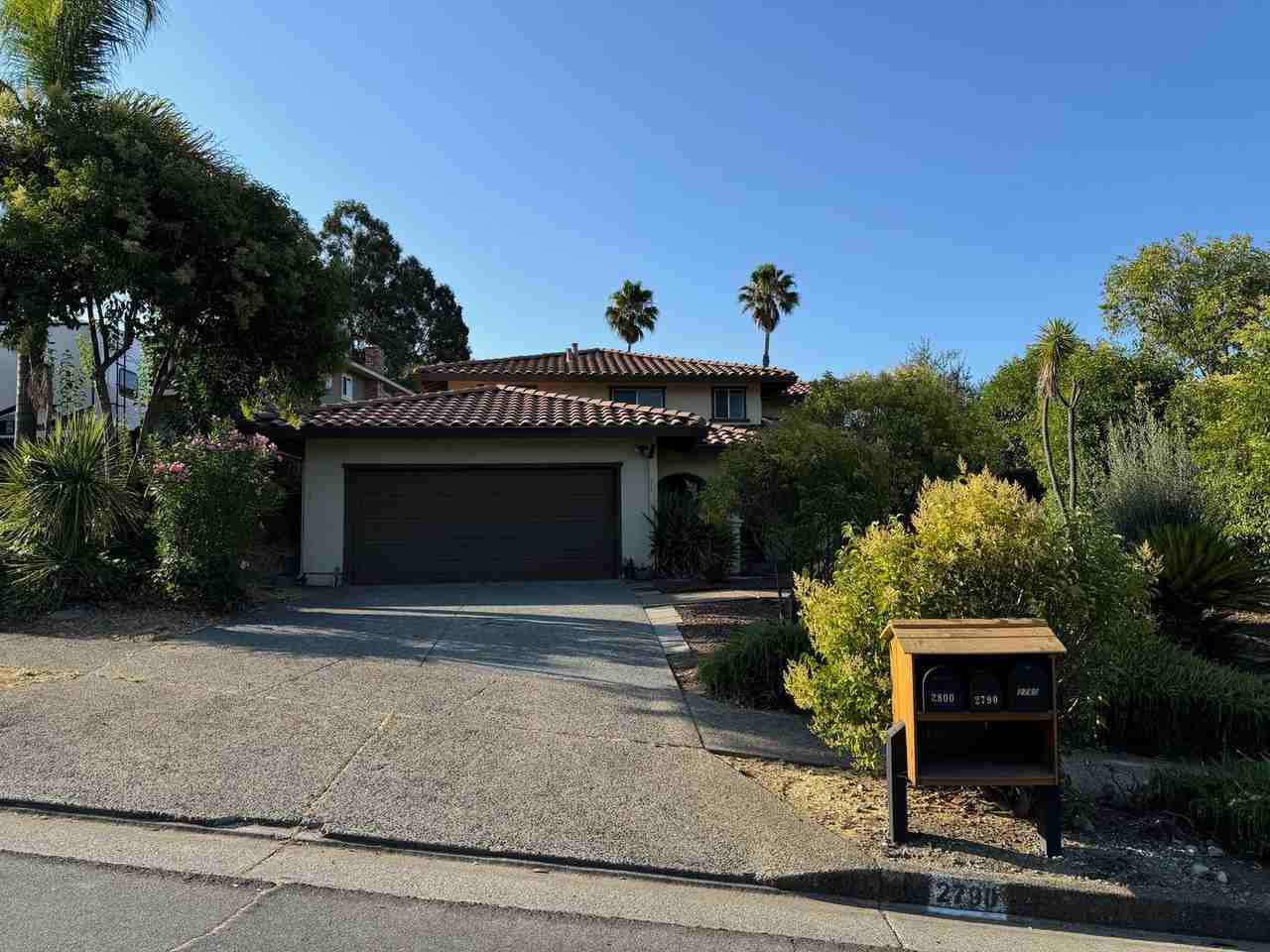 2790 Fountain Oaks Dr - Photo 2 of 18