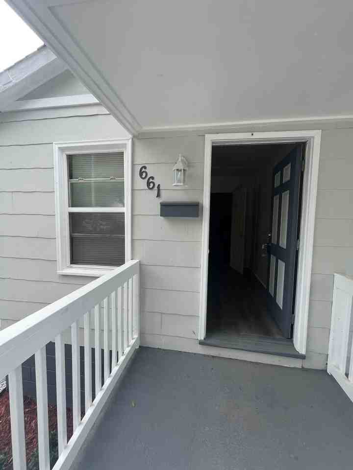 661 Coleman St - Photo 2 of 9