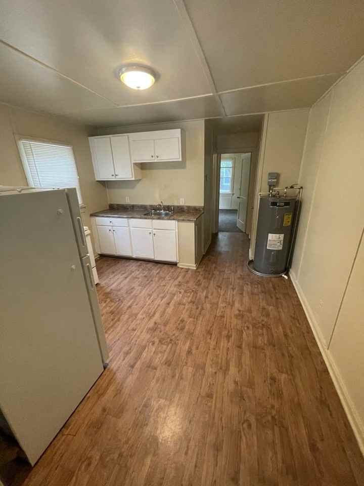 661 Coleman St - Photo 4 of 9