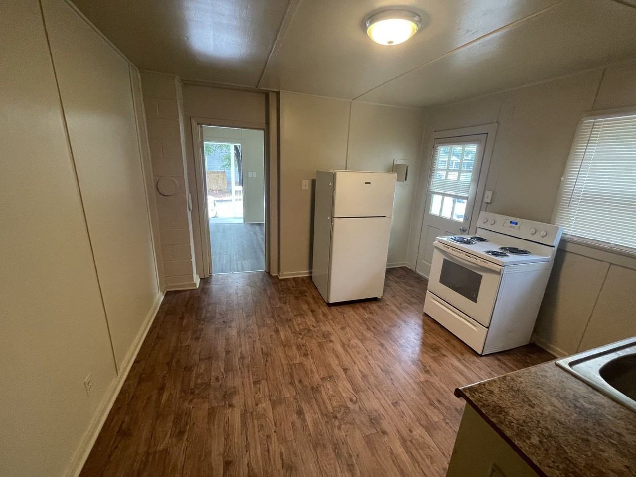 661 Coleman St - Photo 5 of 9