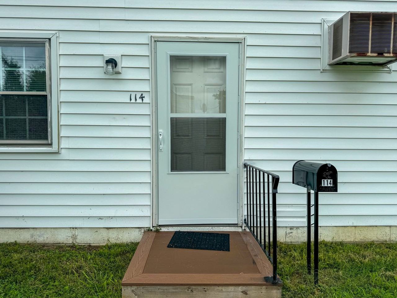 114 Oak Ave - Photo 2 of 13