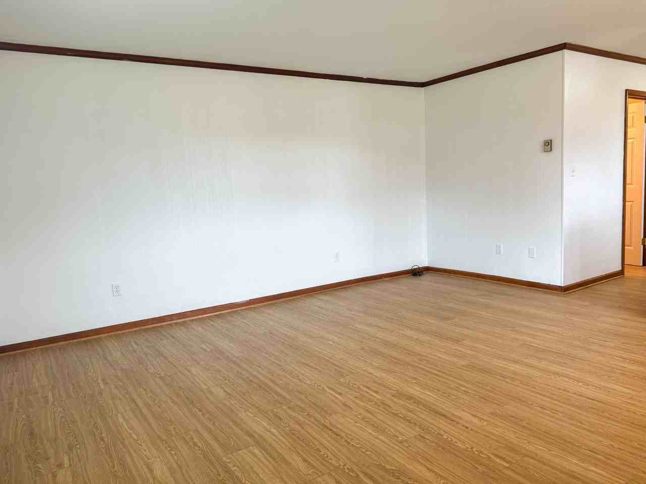 101 Lyons Ave - Photo 3 of 12