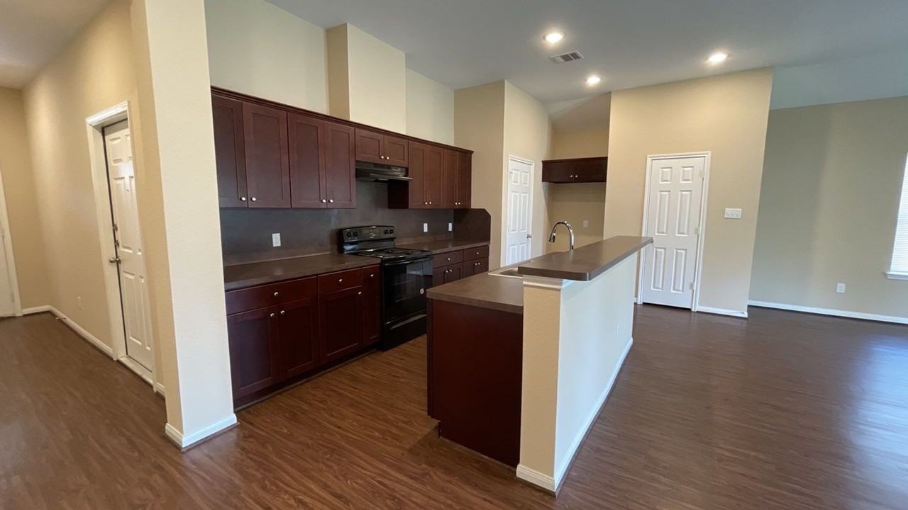 8017 Charlesmont St - Photo 4 of 35