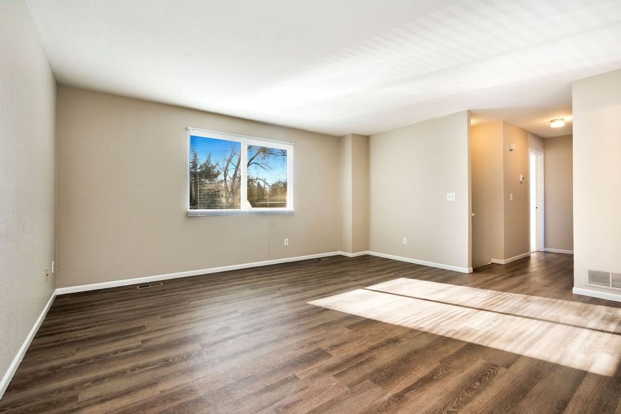 513 Laporte Ave - Photo 6 of 29