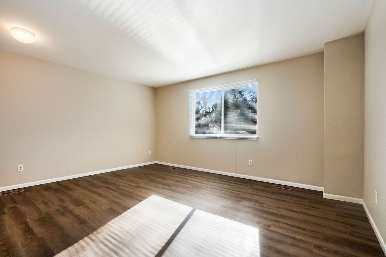 513 Laporte Ave - Photo 7 of 29