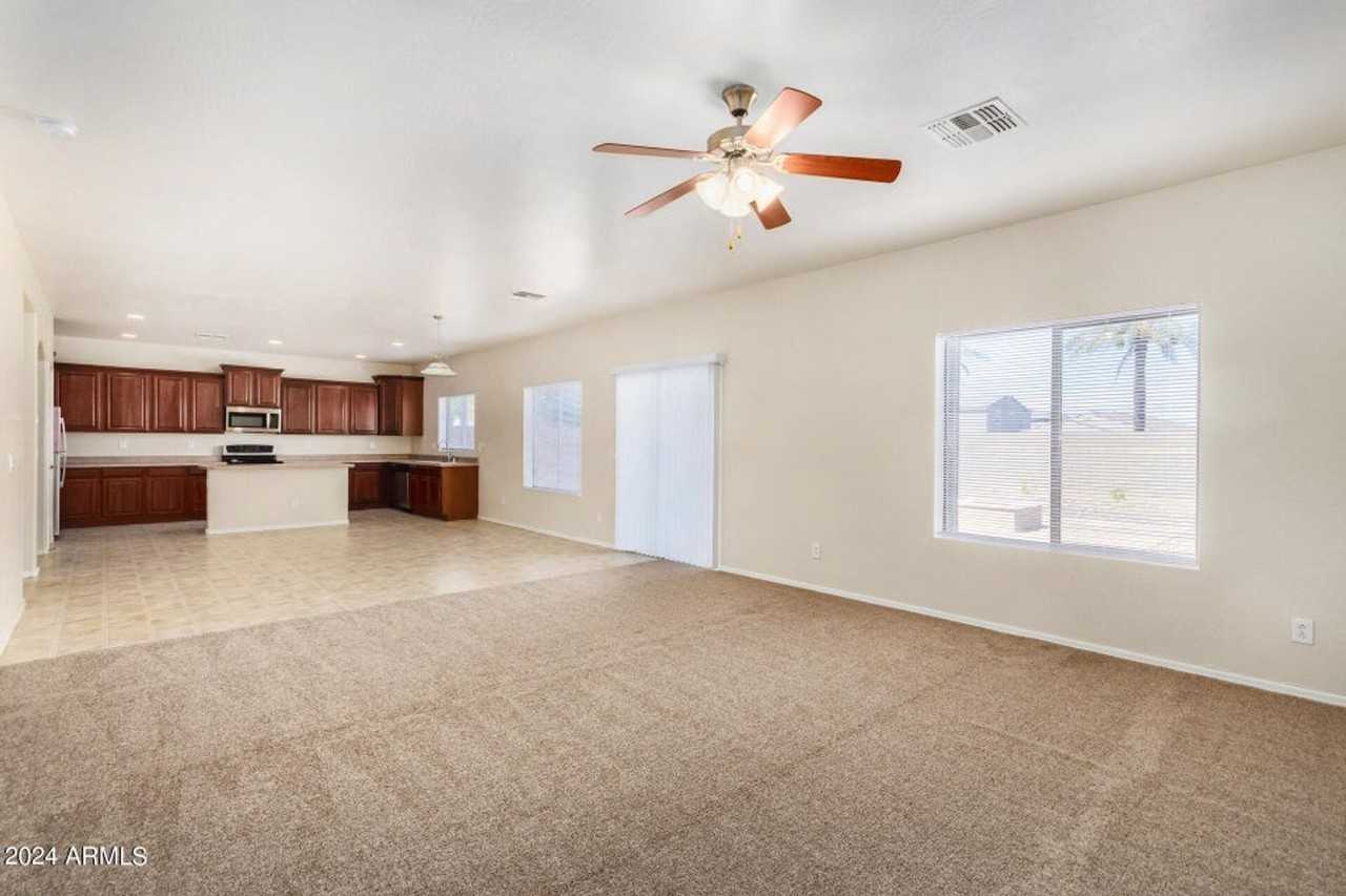 19061 N San Pablo St - Photo 7 of 41