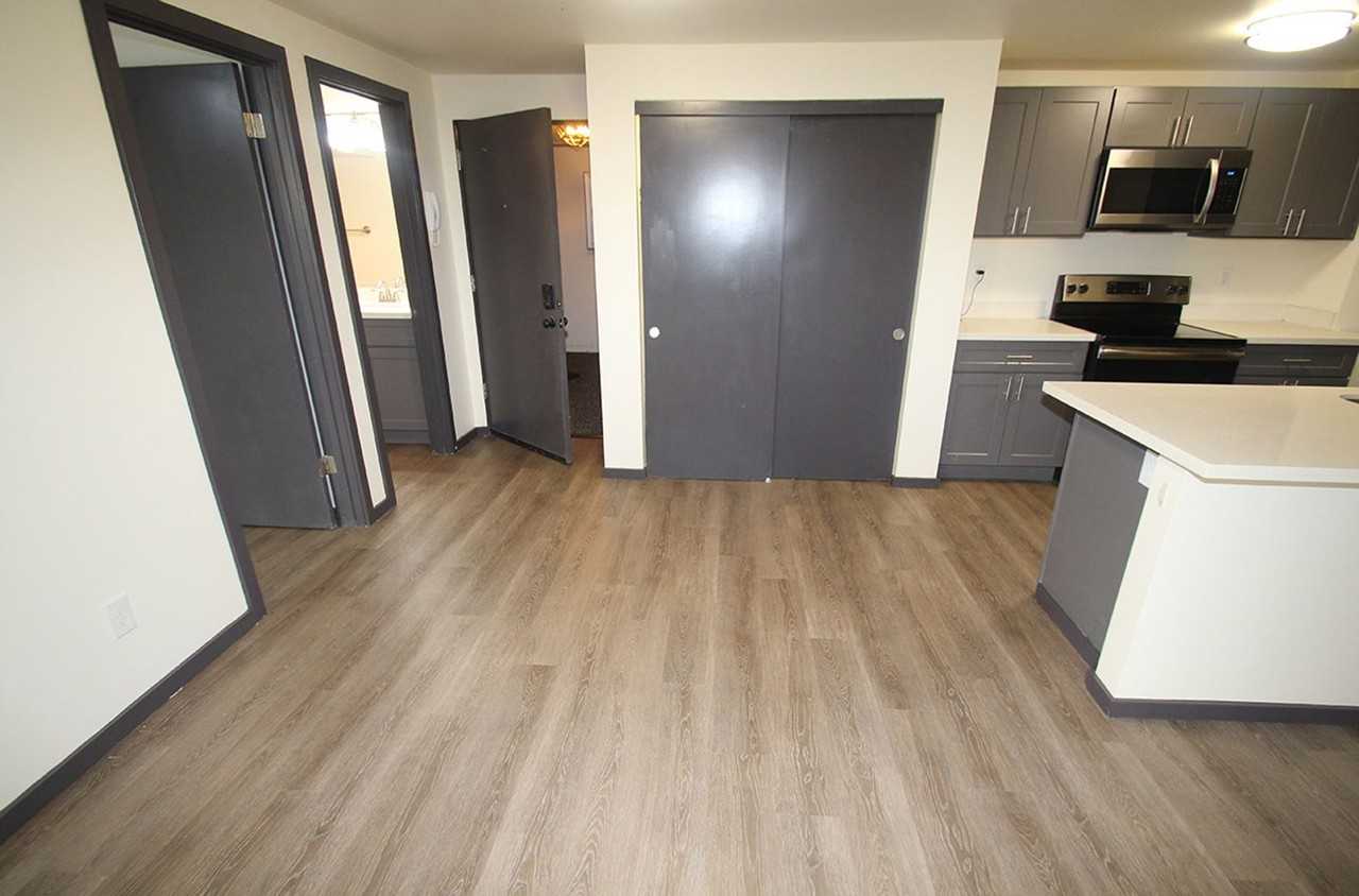 Hamilton Hall Apartments - Photo 4 of 31