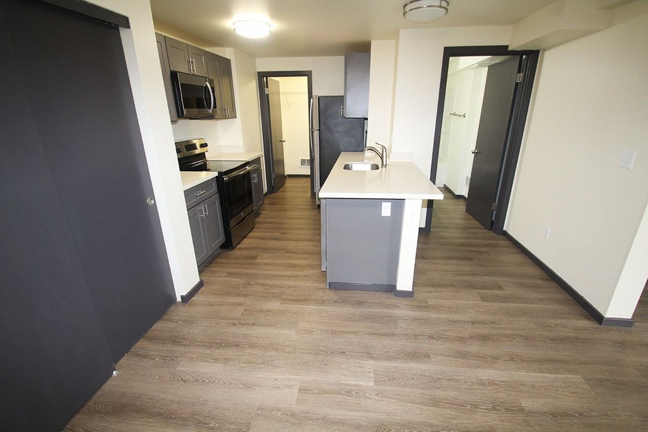 Hamilton Hall Apartments - Photo 5 of 31