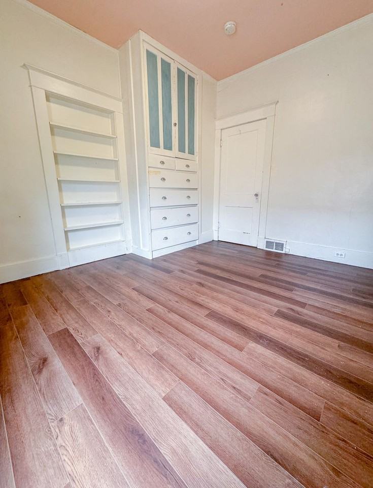 704 Illinois St - Photo 7 of 30