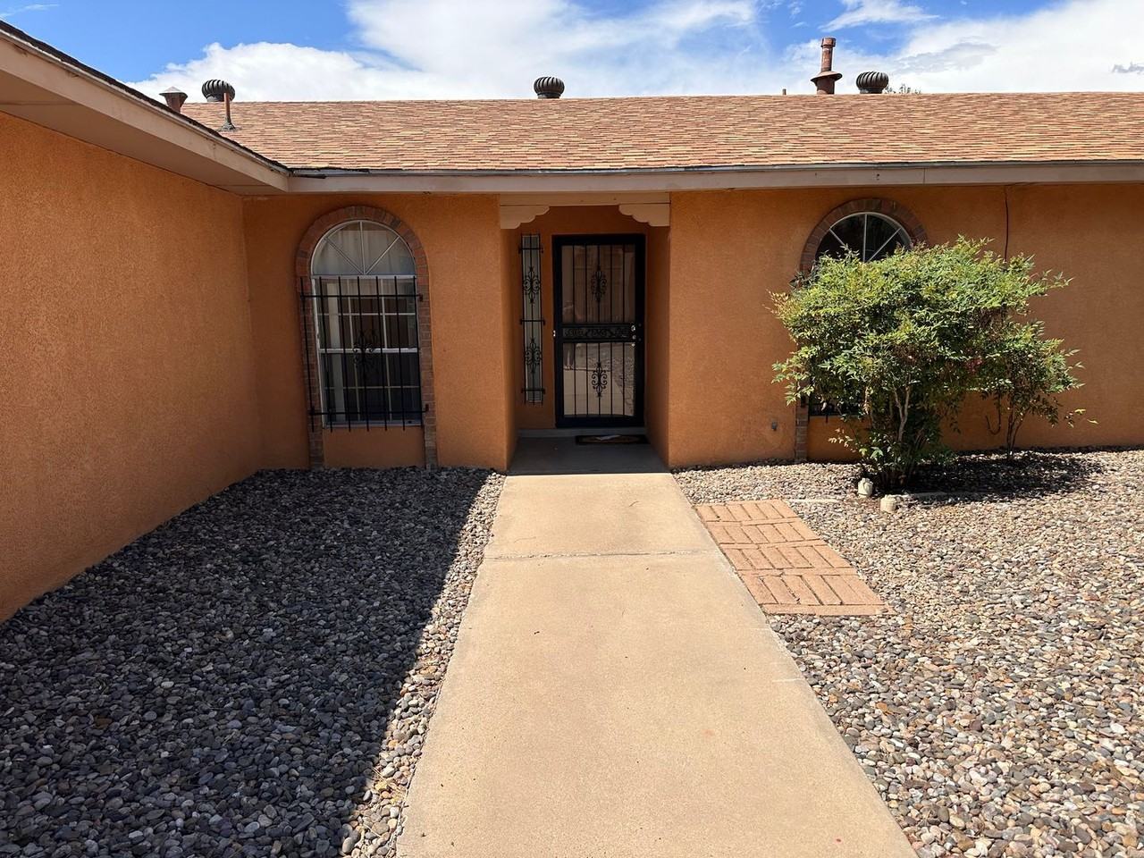 6801 Hildegarde Dr Ne - Photo 2 of 23