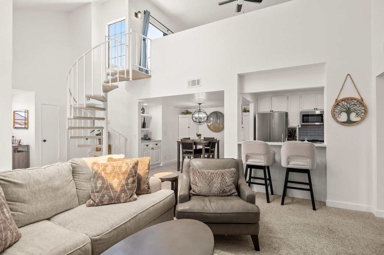 2230 Martinique Ln - Photo 3 of 50