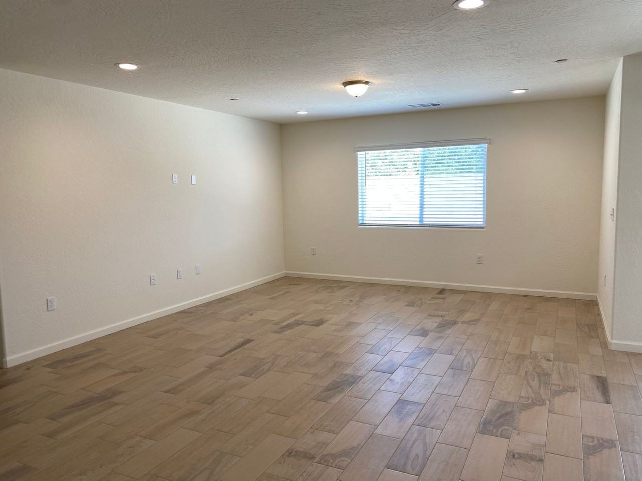 1975 W Escher Dr - Photo 3 of 20