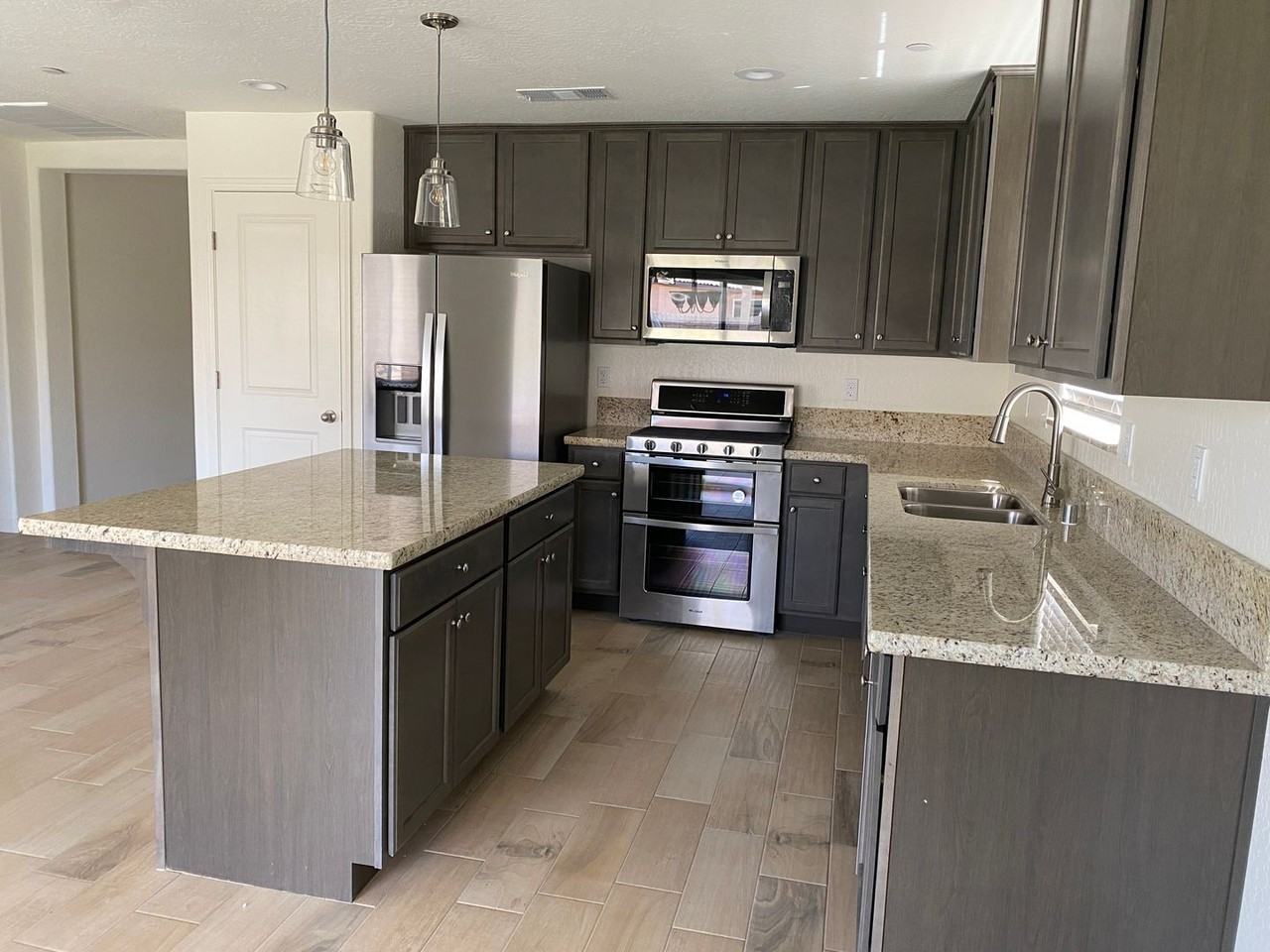 1975 W Escher Dr - Photo 7 of 20