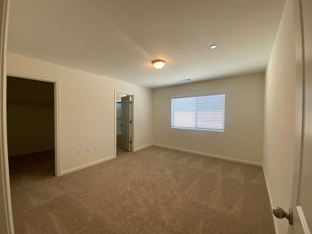 2074 W Ambassador Way - Photo 7 of 17