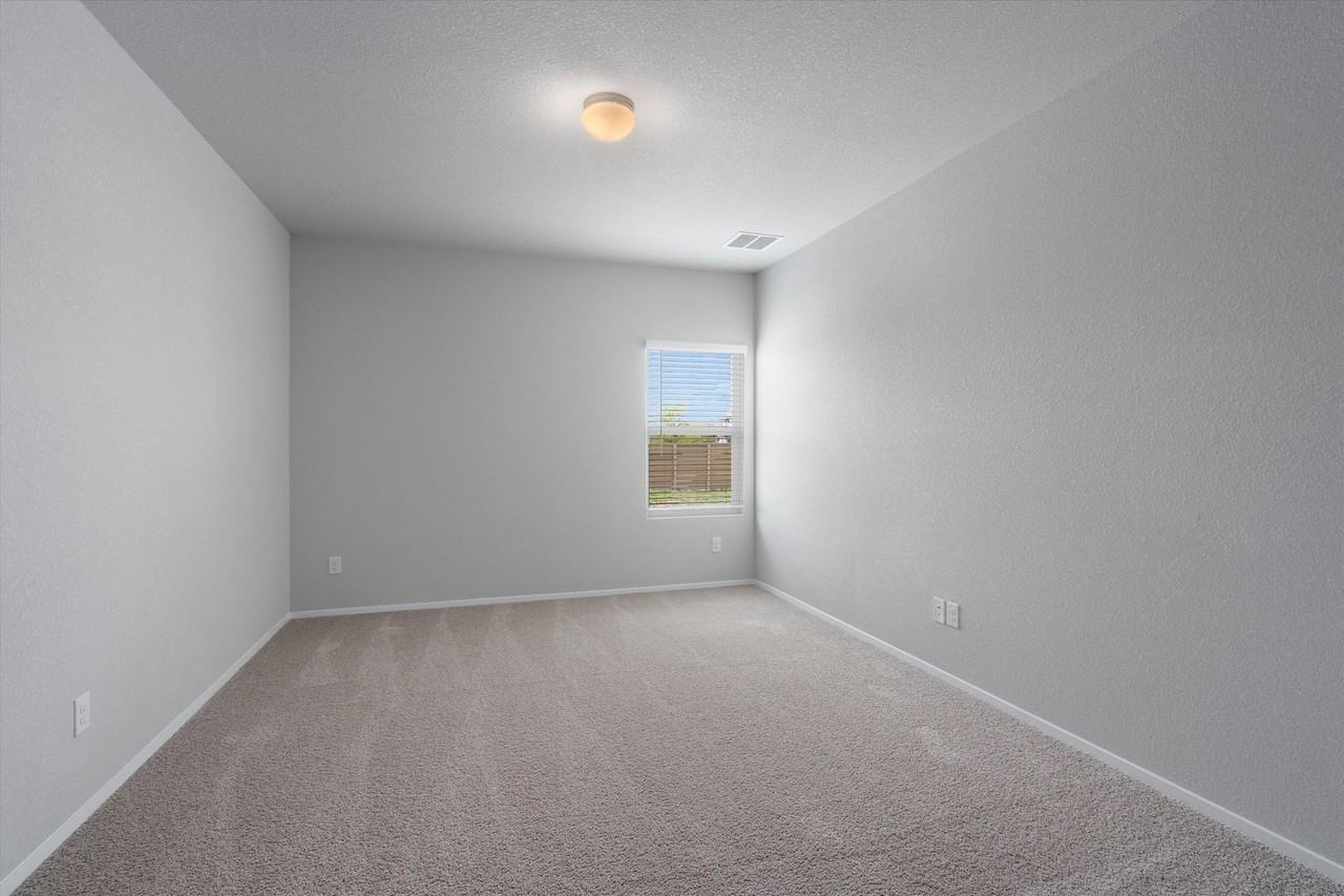 371 Hortus Dr - Photo 6 of 32