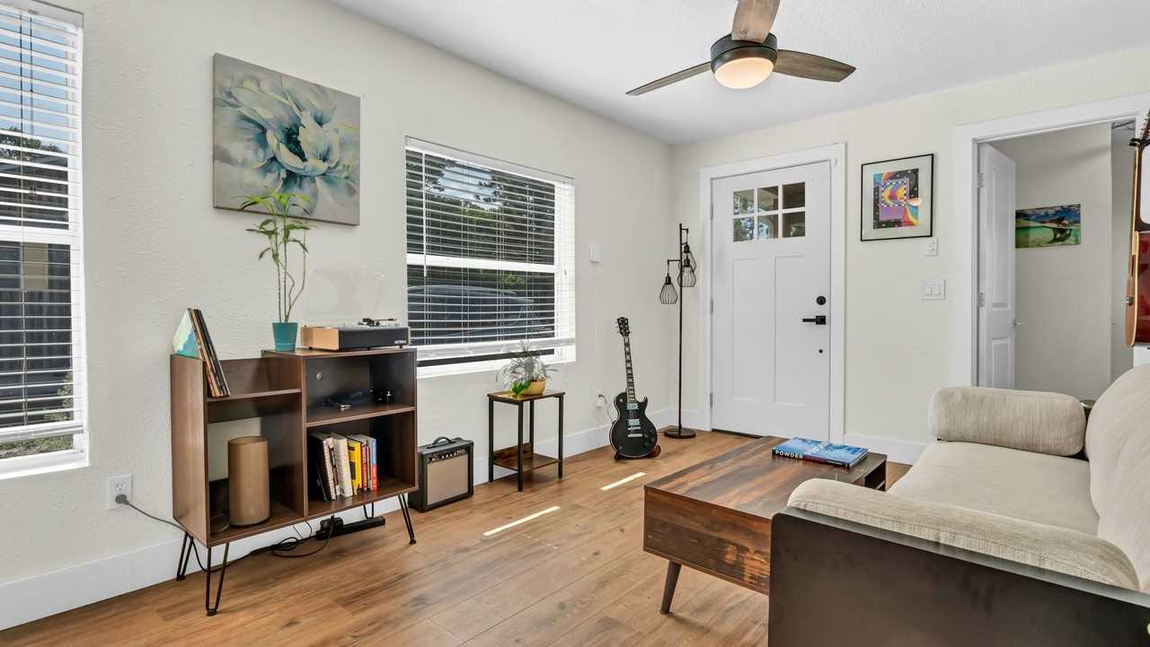 3139 57th Ave N - Photo 3 of 22