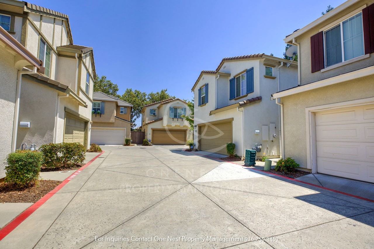 1392 Impressionist Loop - Photo 3 of 27
