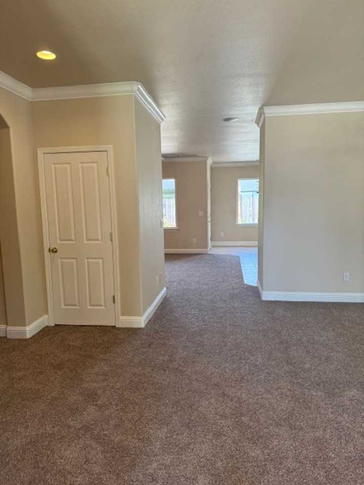 1390 Empress Ln - Photo 4 of 30