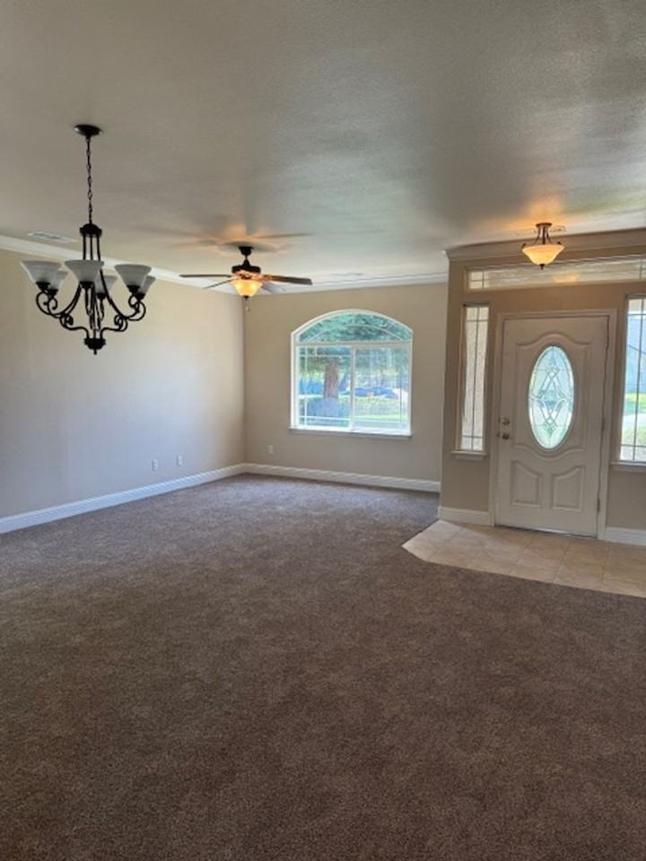 1390 Empress Ln - Photo 6 of 30