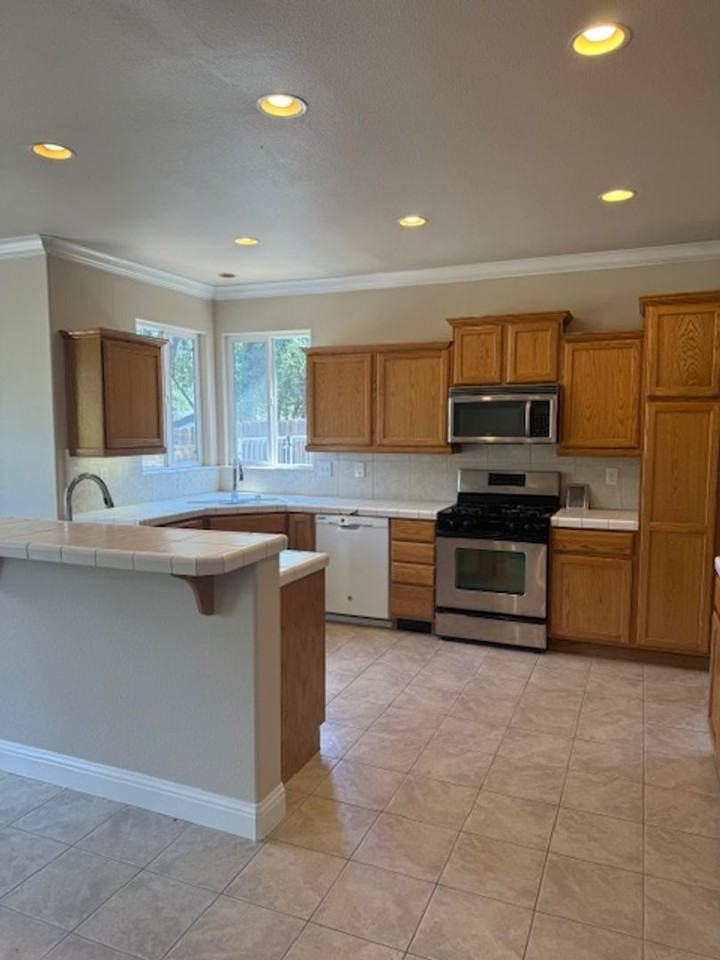 1390 Empress Ln - Photo 7 of 30