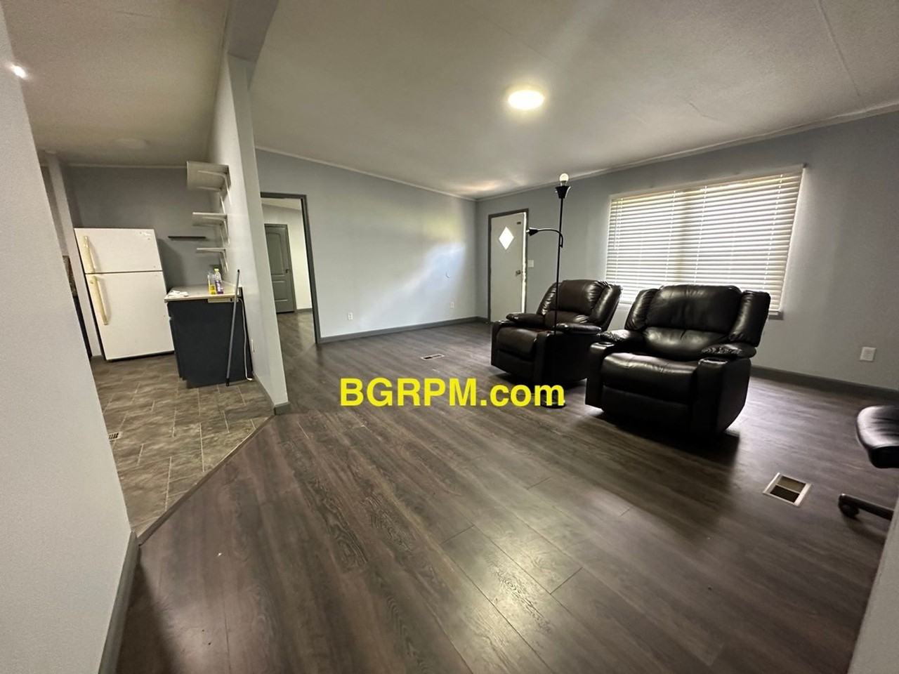 312 E Valentine Rd - Photo 2 of 11