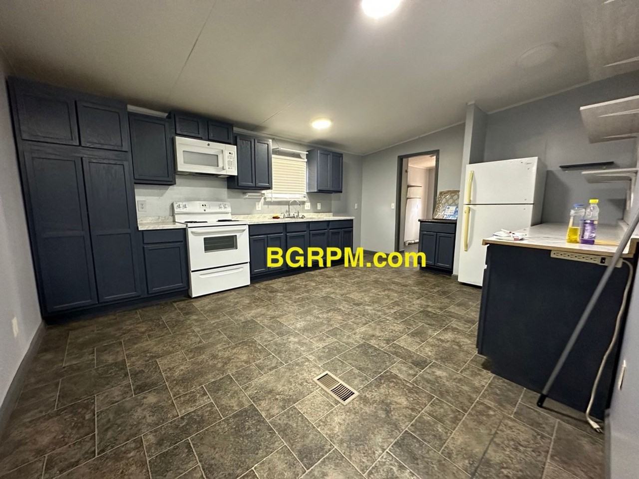 312 E Valentine Rd - Photo 3 of 11